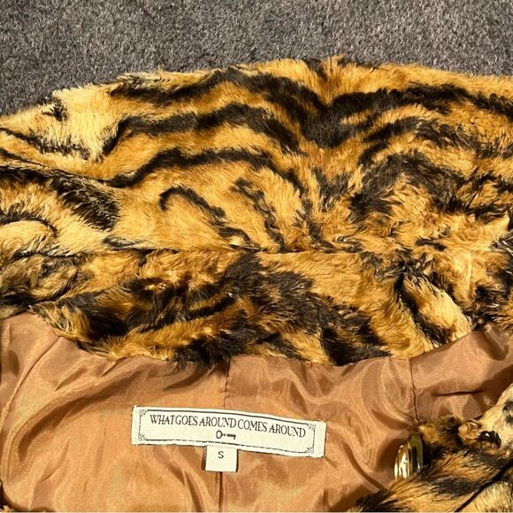 WHAT GOES AROUND COMES AROUND faux fur shrug 🔥 small - Picture 5 of 9